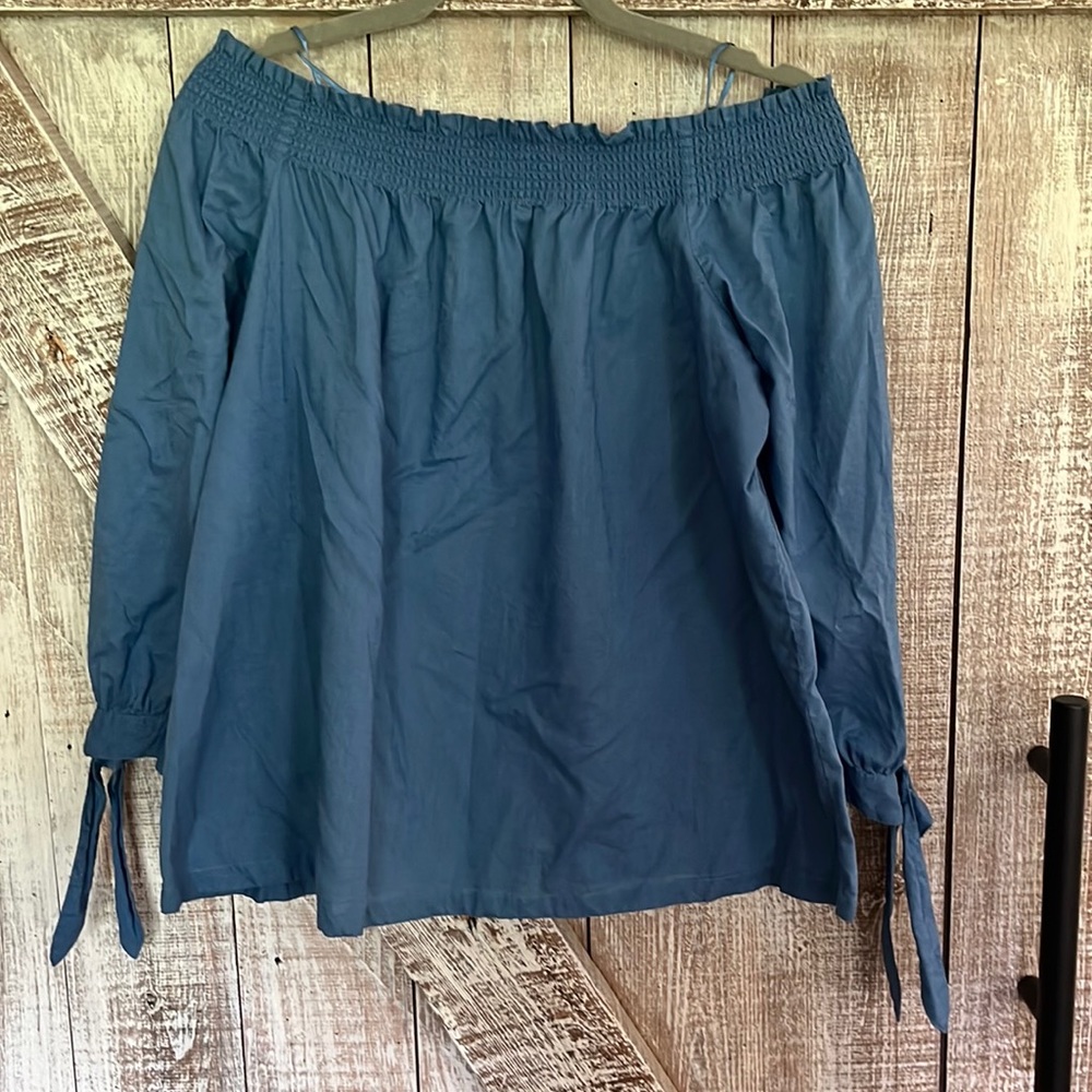 LOFT off the shoulder top. Size large.